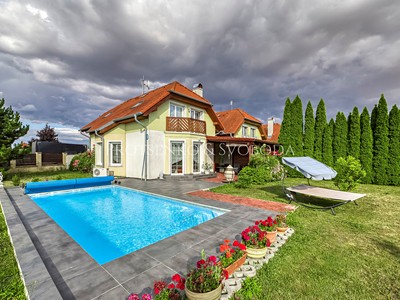 náměstí Jana IV. z Dražic, Hostivice